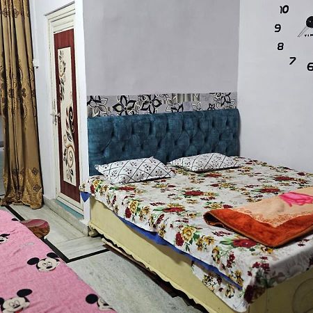 Aparna Niwas Home Stay Family Friendly Varanasi Luaran gambar